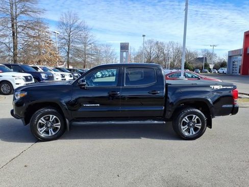 Used 2016 Toyota Tacoma TRD Sport w/ Exterior Package image 17