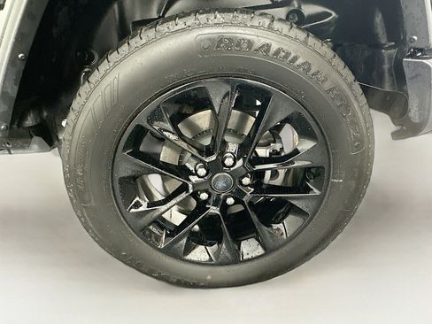 Used 2025 Jeep Wrangler Unlimited Sahara w/ Safety Group AWD/4WD image 11