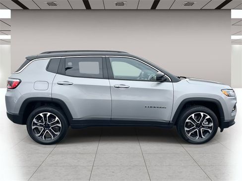 Used 2023 Jeep Compass Limited image 2