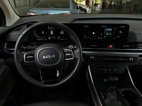 Used 2026 Kia Carnival FWD image 15