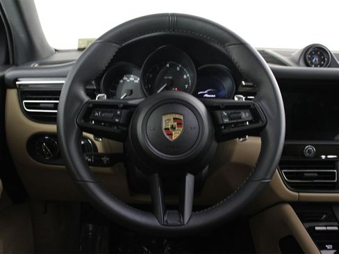 Certified 2025 Porsche Macan image 12