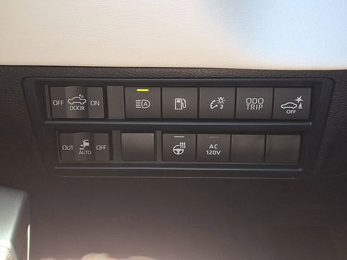 Used 2024 Toyota Tundra Capstone AWD/4WD image 27