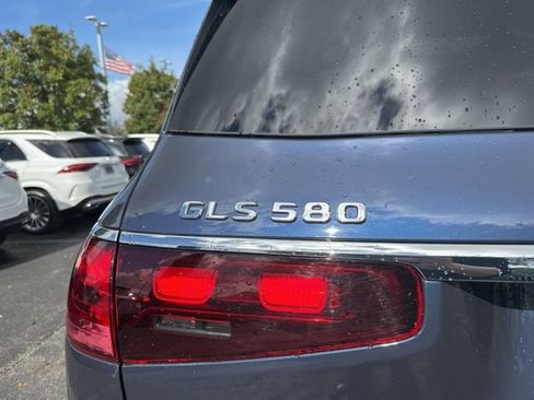 Used 2024 Mercedes-Benz GLS 580 4MATIC image 6