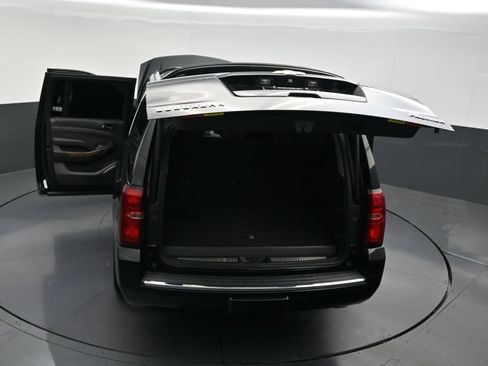 Used 2020 Chevrolet Suburban Premier w/ Premier Plus Edition RWD image 36