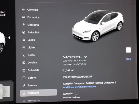 Used 2021 Tesla Model Y Long Range image 15