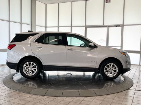 Used 2019 Chevrolet Equinox LT w/ Driver Convenience Package image 9