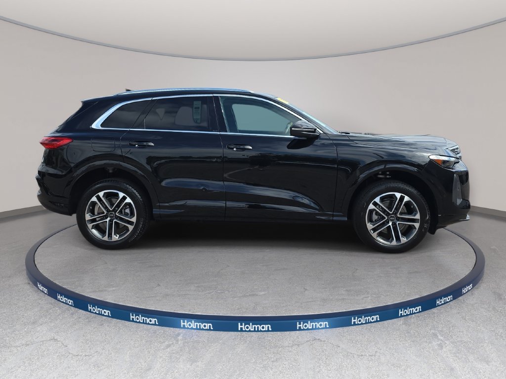 Certified 2025 Audi Q5 Premium w/ Convenience Package AWD/4WD image 4