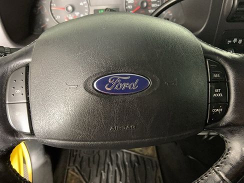 Used 2005 Ford F250 Lariat image 10