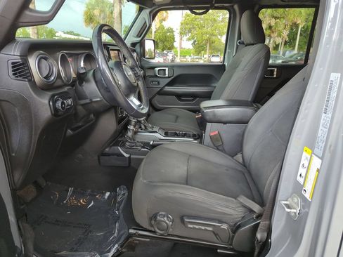 Used 2018 Jeep Wrangler Unlimited Sahara AWD/4WD image 18