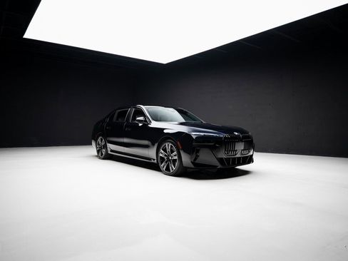 Used 2024 BMW 760i xDrive w/ Executive Package image 84