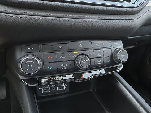 New 2024 Dodge Durango SXT w/ SXT Blacktop Group image 17