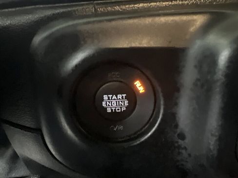 Used 2019 Jeep Wrangler Unlimited Sahara image 18