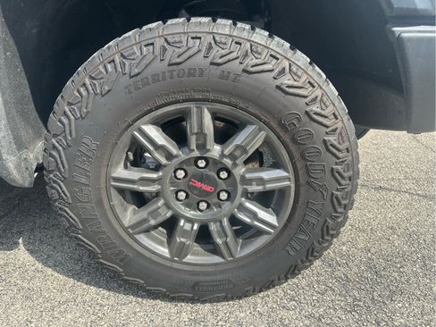 Used 2024 GMC Sierra 1500 AT4X AWD/4WD image 11