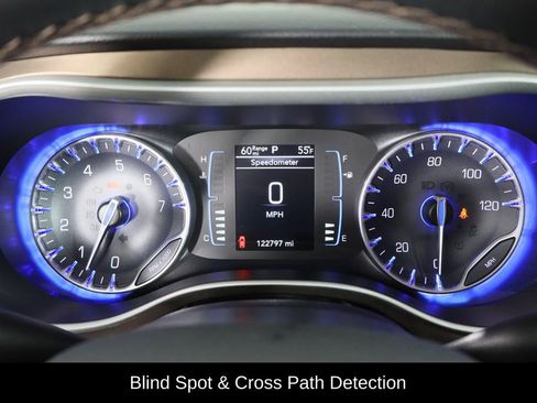 Used 2017 Chrysler Pacifica Touring-L w/ Tire & Wheel Group image 11