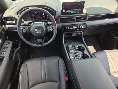 Used 2025 Honda Pilot Black Edition image 30