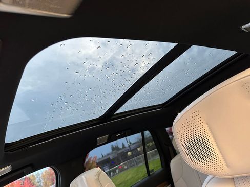 New 2026 Cadillac Vistiq Sport image 24