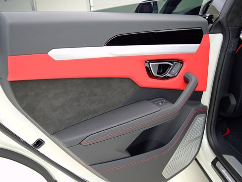 Used 2024 Lamborghini Urus S image 39