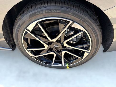 New 2025 Nissan Sentra SR w/ SR Premium Package image 12