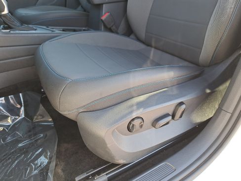 Used 2024 Volkswagen Taos SE FWD image 29