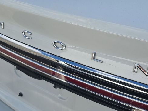 Used 2023 Lincoln Nautilus AWD w/ Premium Package image 10