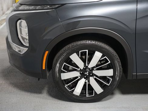 Used 2025 Mitsubishi Outlander SE FWD image 5