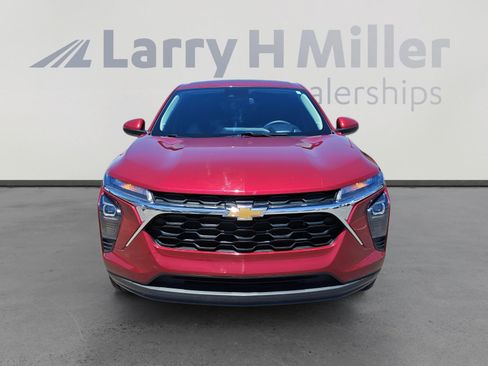 Used 2025 Chevrolet Trax LS w/ LS Convenience Package FWD image 8