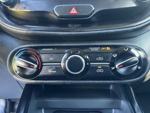 Used 2022 Kia Soul LX image 22