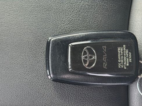 Used 2021 Toyota RAV4 XLE Premium AWD/4WD image 31