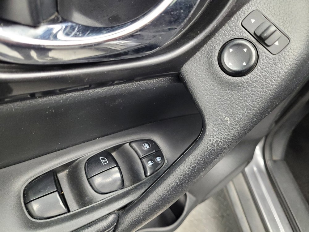 Used 2017 Nissan Rogue SV FWD image 27