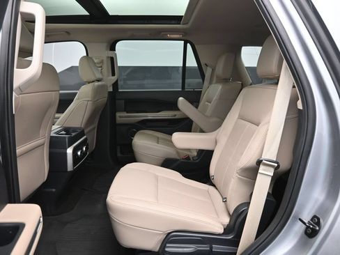 Used 2022 Ford Expedition XLT RWD image 7