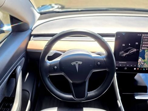 Used 2018 Tesla Model 3 Mid Range RWD image 18