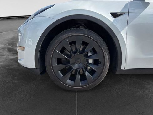 Used 2023 Tesla Model Y AWD image 9