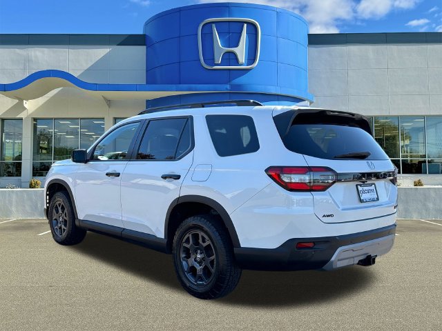 Used 2023 Honda Pilot TrailSport image 4
