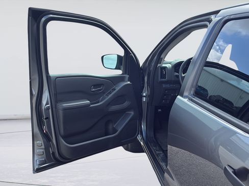 Used 2025 Nissan Frontier S RWD image 11