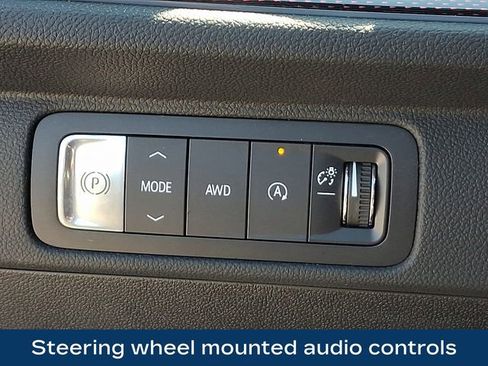 Used 2025 Chevrolet Traverse Z71 w/ Enhanced Driving Package AWD/4WD image 9