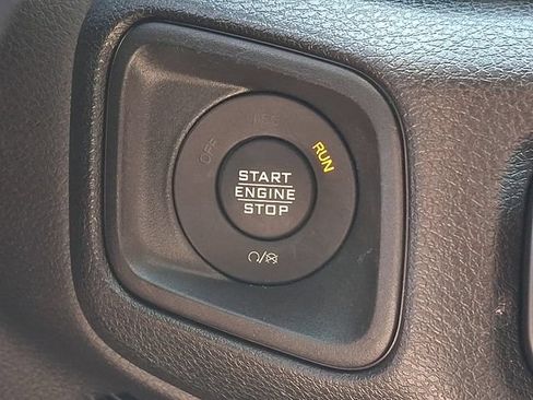 Used 2024 Jeep Gladiator Sport AWD/4WD image 27