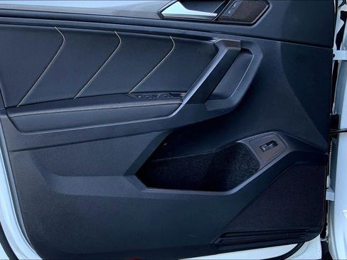 Used 2022 Volkswagen Tiguan SE image 22