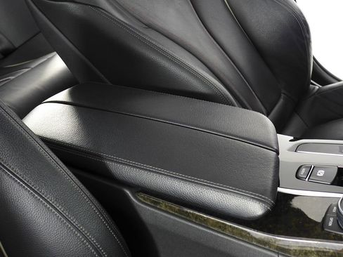 Used 2019 BMW 530e 530e iPerformance w/ M Sport Package image 16