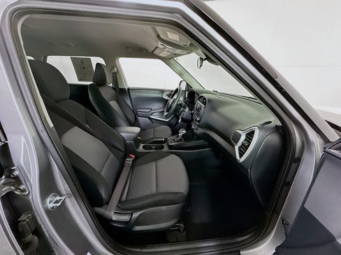 Used 2025 Kia Soul LX w/ LX Technology Package image 31