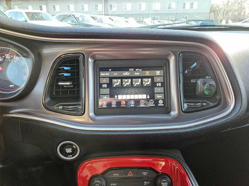 Used 2019 Dodge Challenger SXT image 30