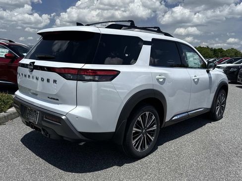 New 2026 Nissan Pathfinder Platinum w/ Cargo Package FWD image 4