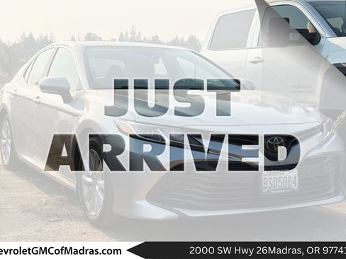 Used 2019 Toyota Camry LE w/ Convenience Package FWD image 1