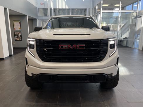 Used 2024 GMC Sierra 1500 Elevation AWD/4WD image 3