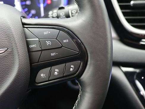 Used 2020 Chrysler Pacifica Touring-L w/ Advanced Safetytec Group image 22