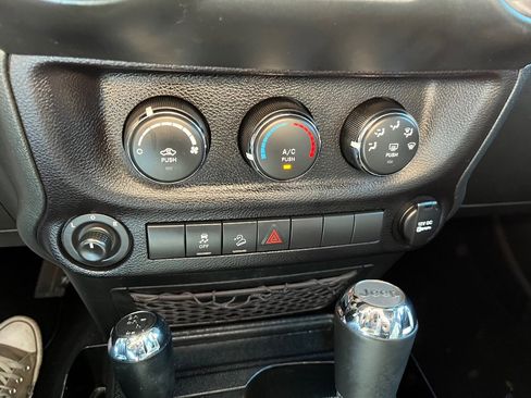 Used 2018 Jeep Wrangler Unlimited Sport S image 14