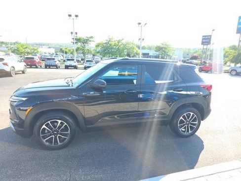Used 2025 Chevrolet TrailBlazer LT AWD/4WD image 5