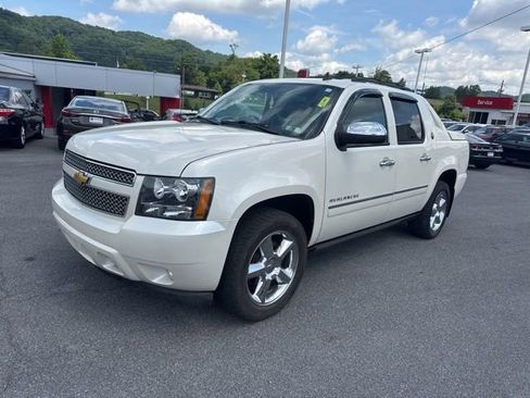 Used 2013 Chevrolet Avalanche LTZ AWD/4WD image 4