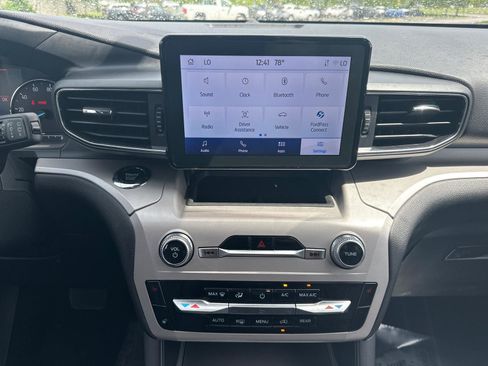 Used 2023 Ford Explorer XLT w/ Equipment Group 202A image 15