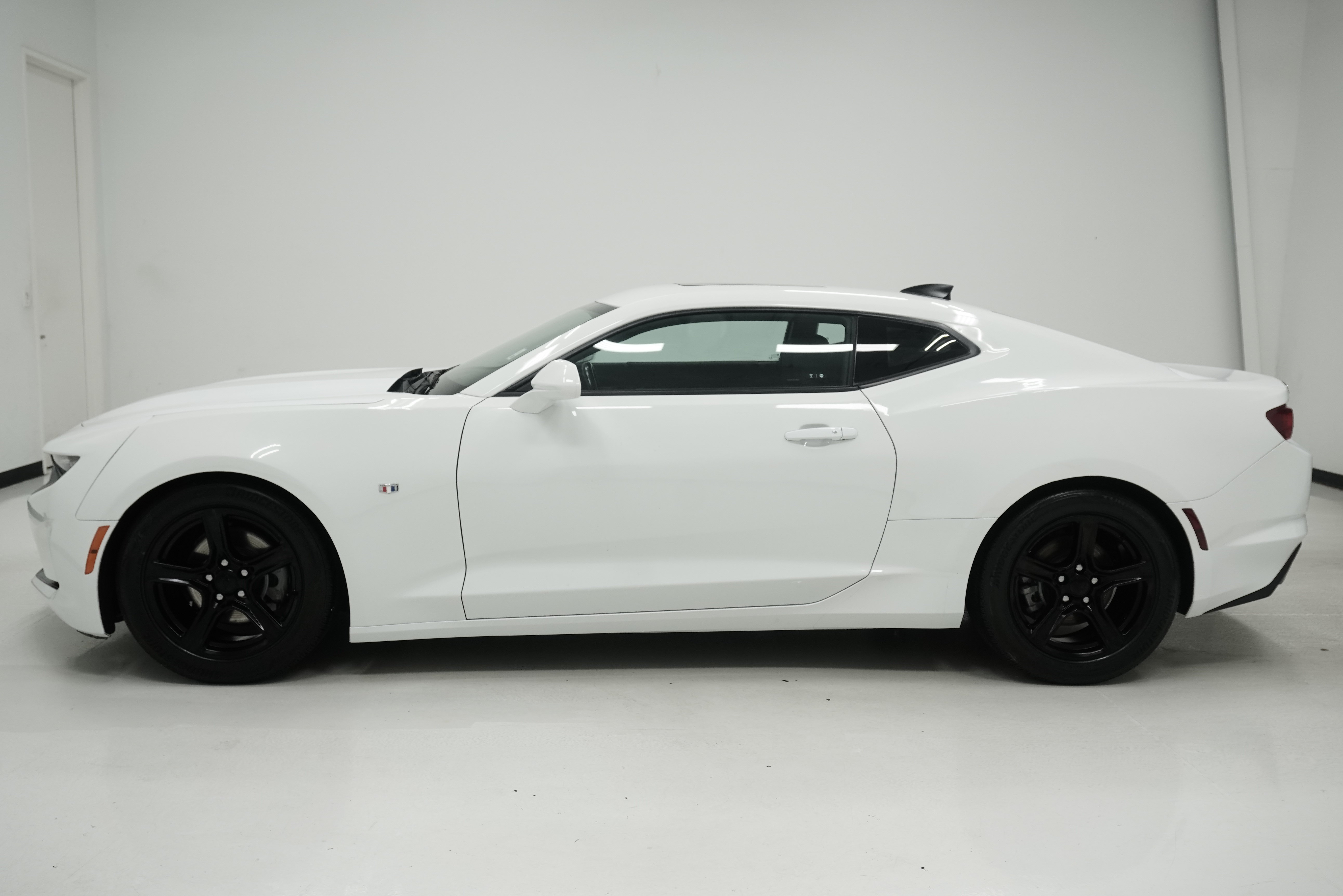 Used 2023 Chevrolet Camaro LT RWD image 7