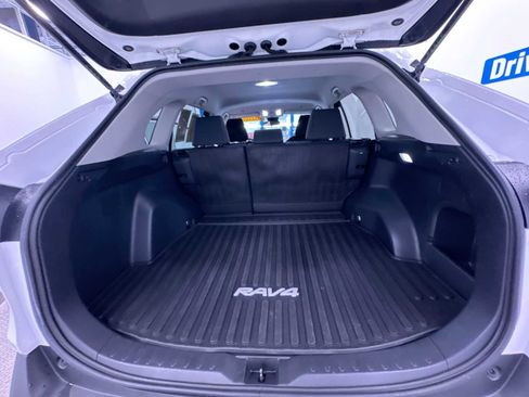 Used 2024 Toyota RAV4 LE image 40